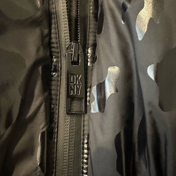 DKNY Glossy Leopard Print Puffer Jacket Women’s M Black Cinched Waist - Picture 9 of 9